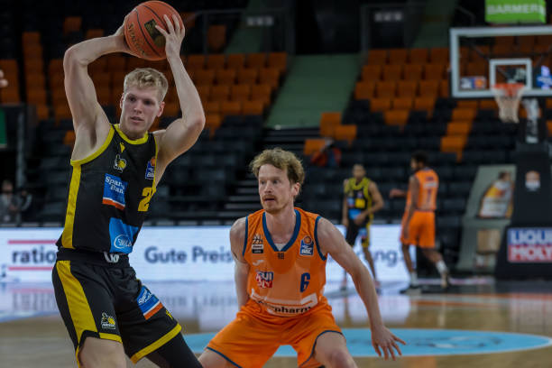 相继离队后 相继离队后